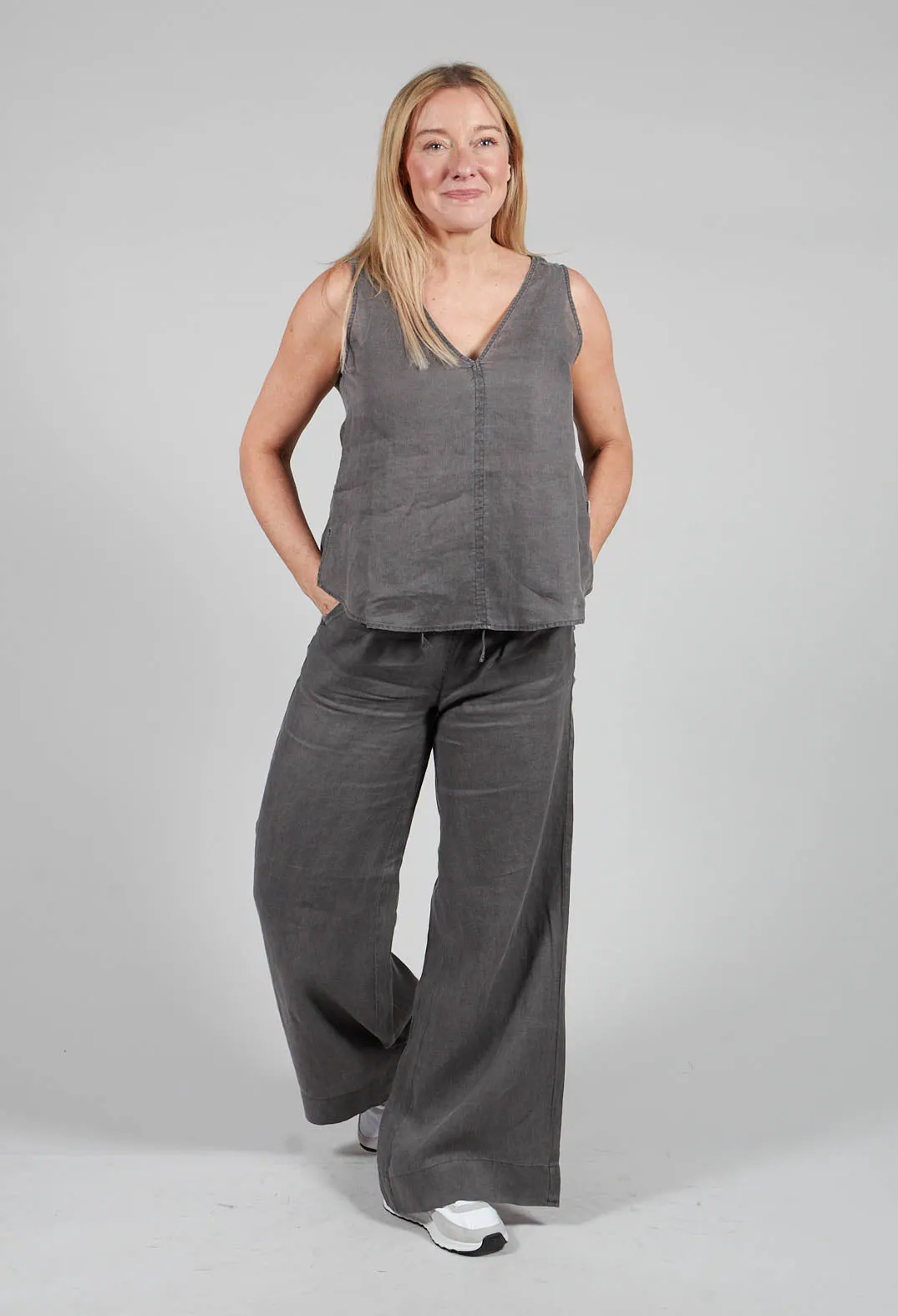 Mosaalf Pants in Charcoal