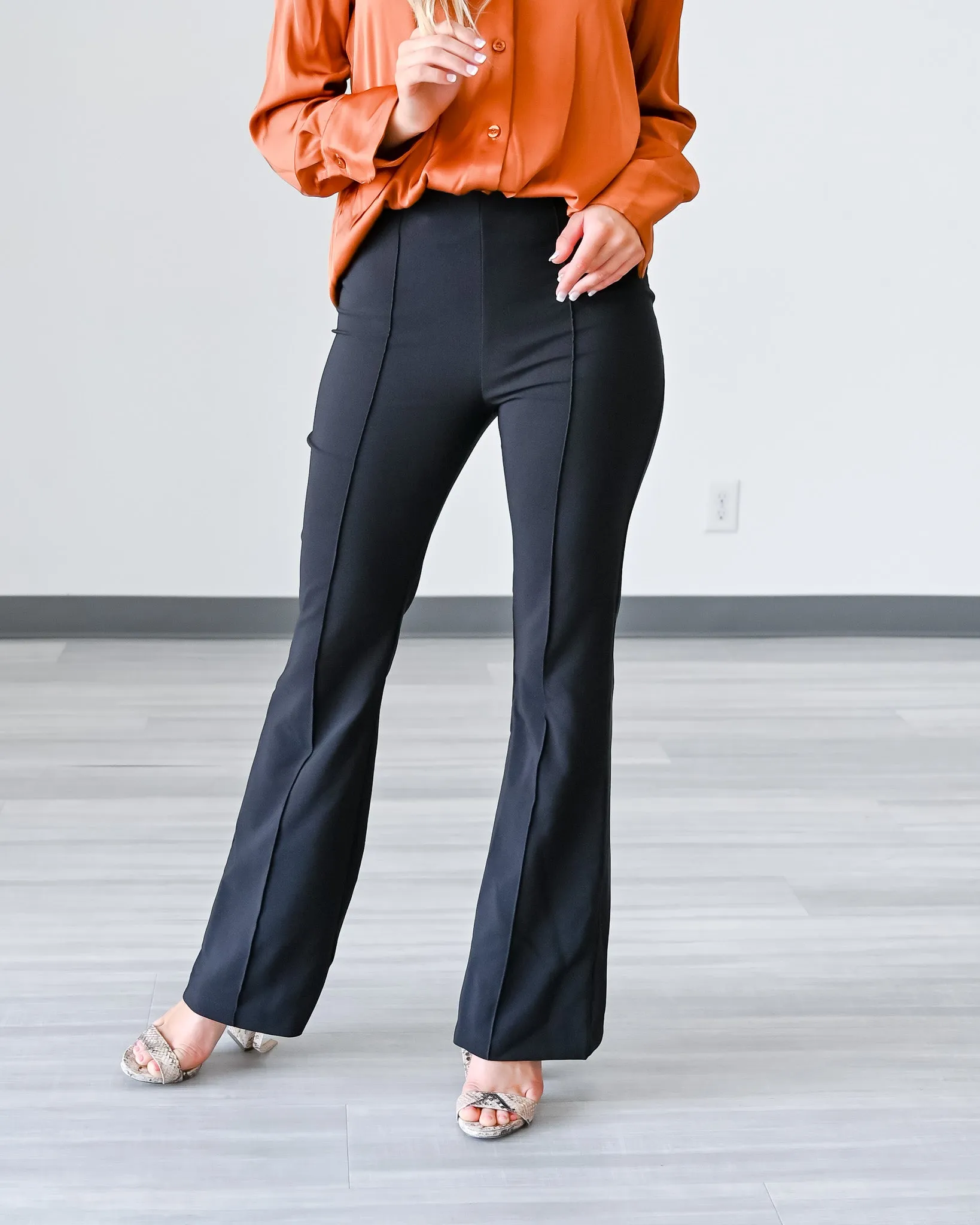 Piped Seam Stretch Pants