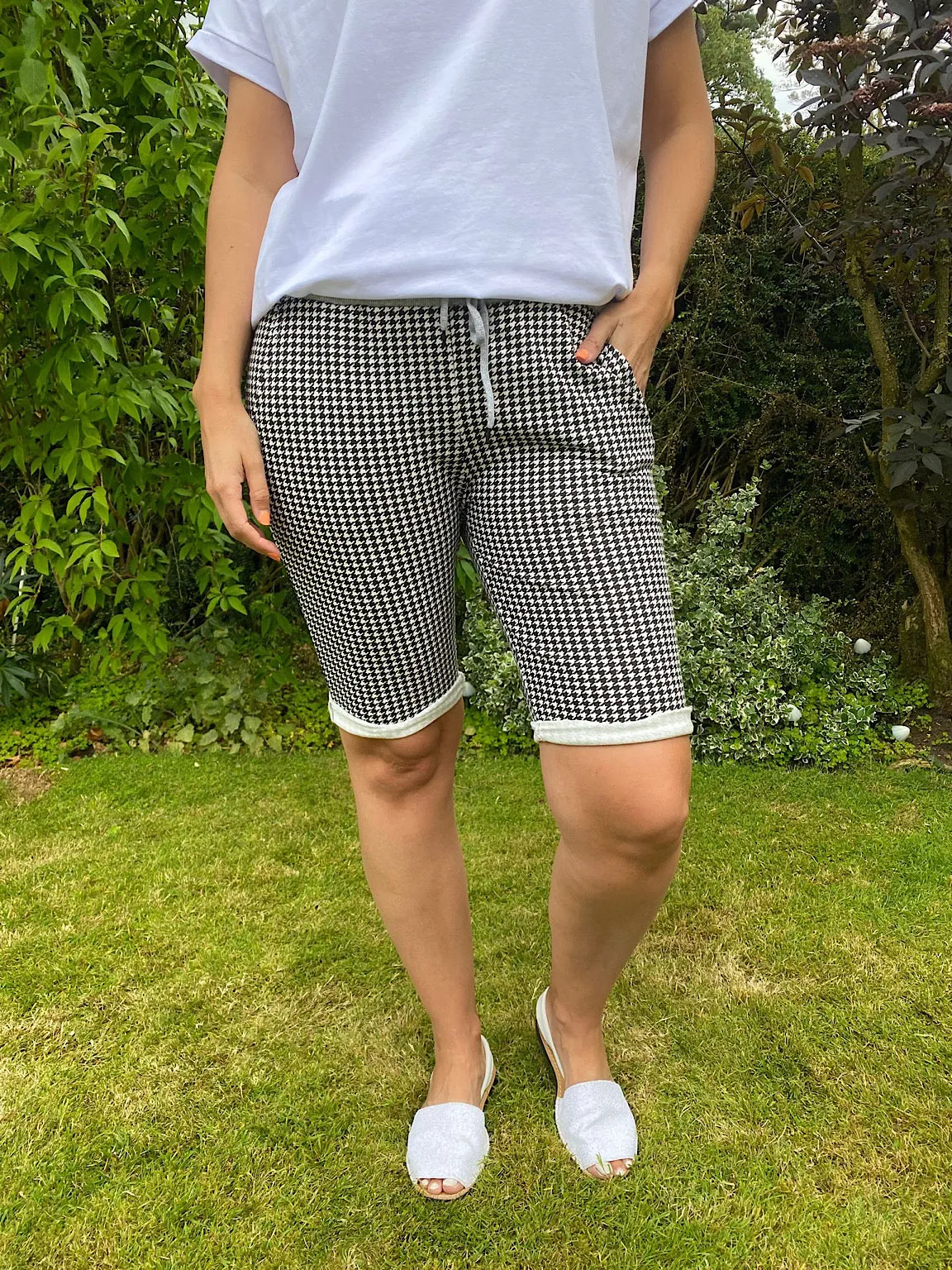 Printed Dogtooth Jogger Shorts