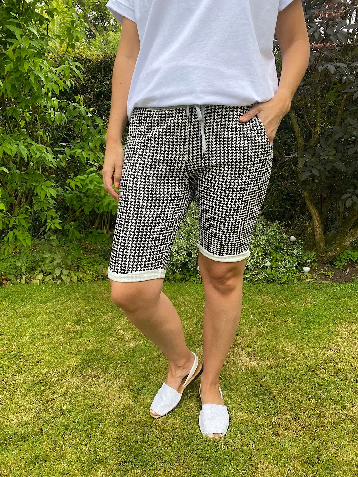 Printed Dogtooth Jogger Shorts